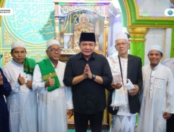 Gubernur HD Beri Sapi Qurban untuk Warga Saat Safari Jumat Di Masjid Setia