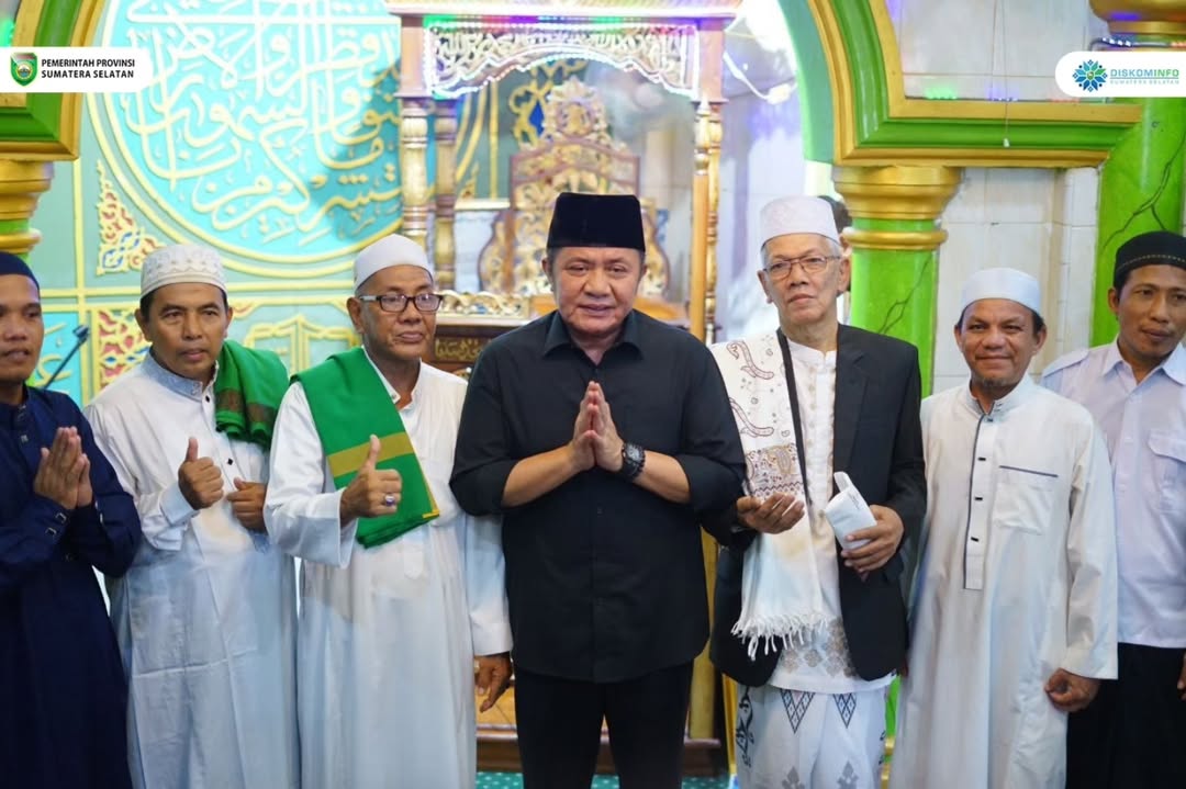 Gubernur HD Beri Sapi Qurban untuk Warga Saat Safari Jumat Di Masjid Setia