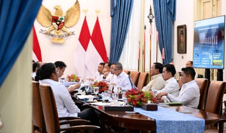Presiden Prabowo Pimpin Rapat Bahas Percepatan Koperasi Merah Putih untuk Perkuat Ekonomi Desa
