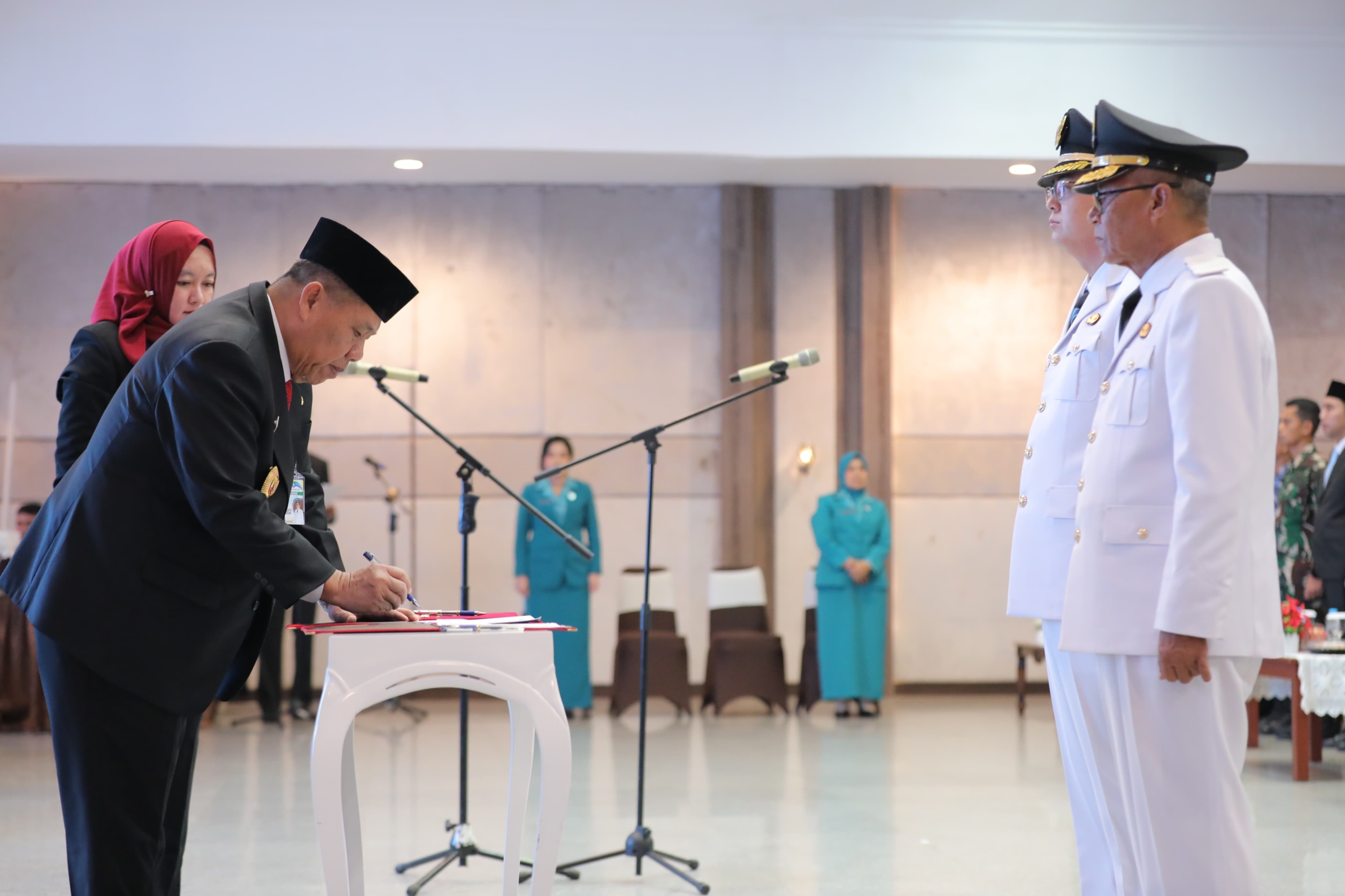 Lantik Bupati dan Wakil Bupati Bangka Barat, Gubernur Hidayat Arsani Ajak Kepala Daerah Bersinergi Membangun Bangka Belitung