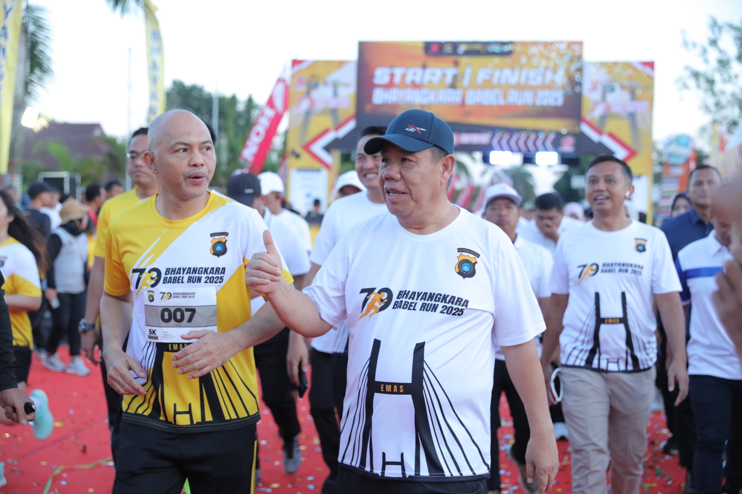 Gubernur Hidayat Arsani Lepas Ribuan Peserta Bhayangkara Babel Run 2025