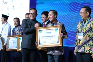 Terima Penghargaan dari Perpamsi, Komitmen Wali Kota Palembang Menuju 100 Persen Sambungan Air Bersih