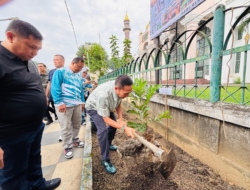 Di Masjid Agung, Ratu Dewa Canangkan Gerakan Palembang Menanam Buah