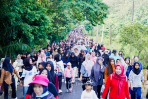 Ribuan Warga Tumpah Ruah di Jalan Sehat “Untuk Merah Putih” Bersama PT Timah di Bangka Barat