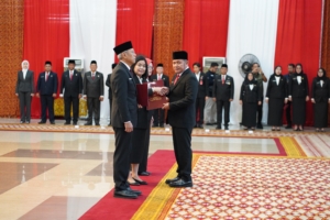 Gubernur Sumsel Serahkan 321 Satyalancana Karya Satya Kepada ASN dilingkungan Prov Sumsel