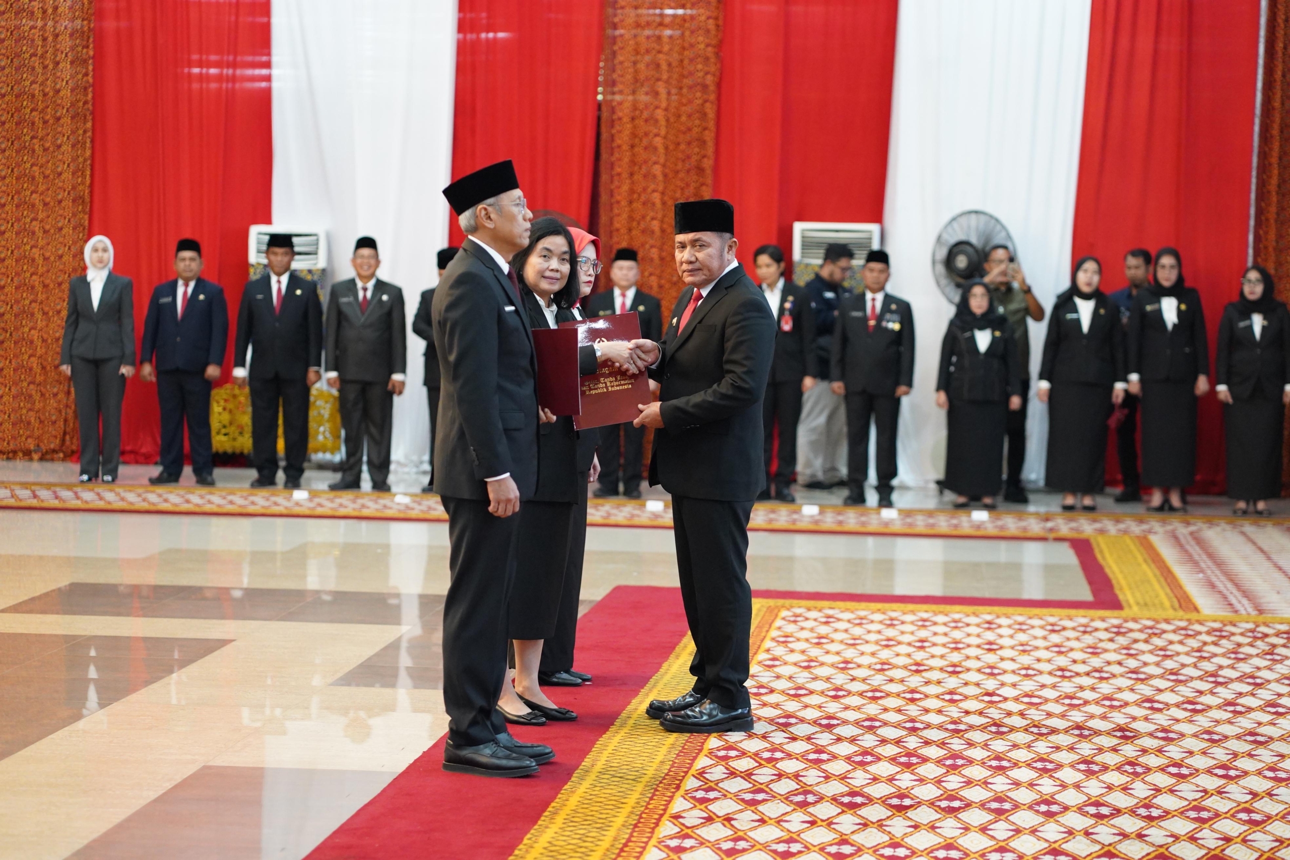 Gubernur Sumsel Serahkan 321 Satyalancana Karya Satya Kepada ASN dilingkungan Prov Sumsel