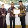 Gubernur Hidayat Terima Penghargaan Provinsi Layak Anak 2025