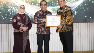 Gubernur Hidayat Terima Penghargaan Provinsi Layak Anak 2025