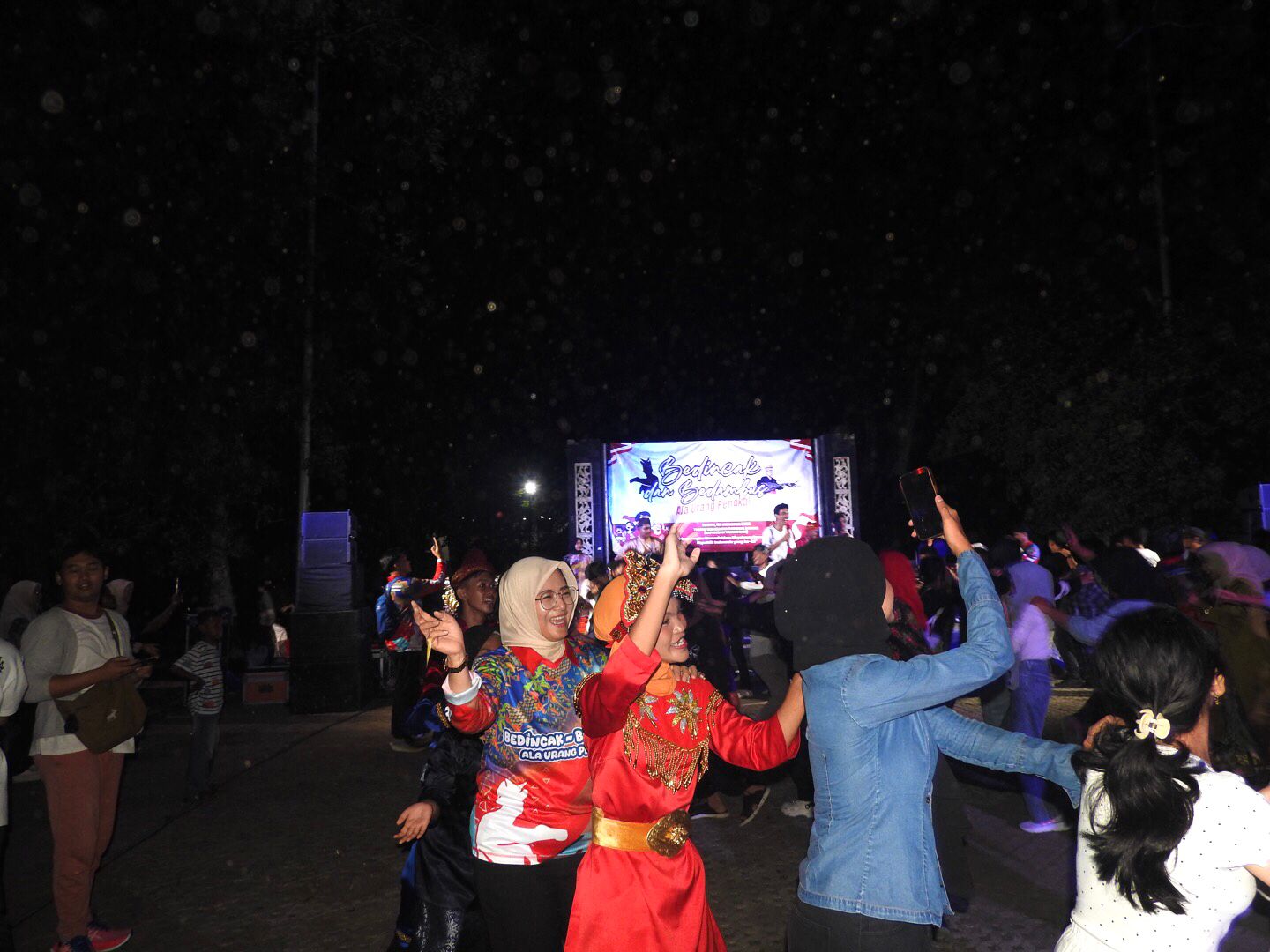 Meriahkan HUT ke-80 RI, Dessy Ayutrisna Hadiri Lomba “Bedincak & Bedambus” di Taman Wilhelmina