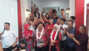 Prof Udin – Cece Dessy Klaim Kemenangan di Pilwako Pangkalpinang, Disambut Antusias Pendukung