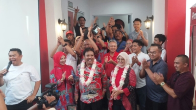 Prof Udin – Cece Dessy Klaim Kemenangan di Pilwako Pangkalpinang, Disambut Antusias Pendukung