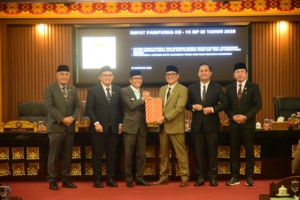 Rapat Paripurna, Wali Kota Palembang Sampaikan Paparan Terkait Raperda RPJMD Tahun 2025-2029