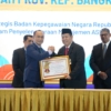 Pemprov Babel Juara, Gubernur Hidayat Arsani Terima Anugerah BKN Award
