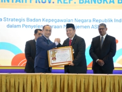 Pemprov Babel Juara, Gubernur Hidayat Arsani Terima Anugerah BKN Award